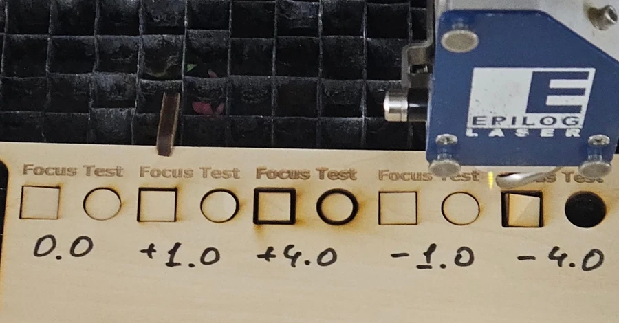 Same cut at different focus positions